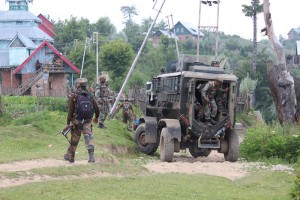 Troops during searches in Shopian on Sunday. —Excelsior/Younis Khaliq