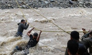 Army rescues 4 persons trapped in floods at Adigam, Kokernag in South Kashmir on Sunday. —Excelsior/Younis Khaliq