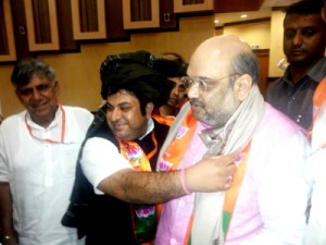BJP National President Amit Shah with Eshfaq-ur-Rehman Poswal, National Executive Member ST Morcha, BJP.  
