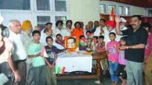 Freedom fighters and others paying tribute to comrade Dhanwantri during a function at Bal Niketan, Ved Mandir, Amphalla in Jammu.