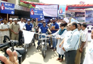 Anuradha Gupta , Additional Deputy Commissioner, Jammu flagging off the rally on Saturday.