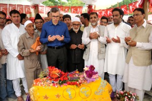 NC working president Omar Abdullah and other party leaders paying tributes to Madr-e-Meharban on her 15th death anniversary at Srinagar on Saturday.    -Excelsior/ Amin War