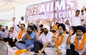 Members of AIIMS Coordination committee protesting at Jammu on Monday. -Excelsior/ Rakesh
