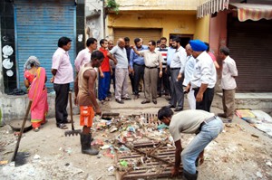 JMC Commissioner and other officers during their visit to a flood hit locality on Tuesday.