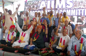 AIIMS Coordination Committee members protesting during 3rd day of chain hunger strike at Jammu on Thursday. — Excelsior/Rakesh