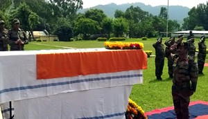 GOC Romeo Force, Maj Gen A K Sanyal paying tributes to JCO Rajinder Singh during ceremony at Rajouri.