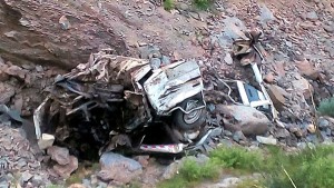 Ill fated taxi, which rolls down into gorge at Tanghdar in Kupwara on Tuesday. —Excelsior/Aabid Nabi