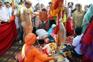 Devotees paying obeisance to holy mace at Sun Temple in Mattan, Anantnag on Tuesday. —Excelsior/Younis Khaliq