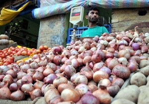 A wholesale onion merchant looking for customers in Kanak Mandi, Jammu on Sunday.  -Excelsior/Rakesh