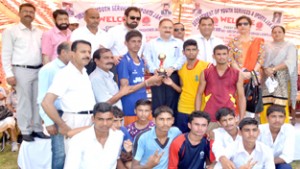 Players and officials posing for a group photograph alongwith chief guest Pawan Kotwal and guest of honour Jehangir Mir during concluding ceremony of Inter-Zonal Tournament.