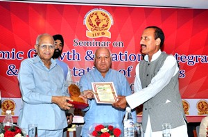 Minister for Rural Development, Abdul Haq receiving “Bharat Jyoti Award” at New Delhi.