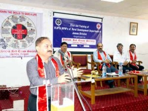 Divisional Commissioner, Dr Pawan Kotwal addressing the trainees after inaugurating first aid training programme at Jammu.