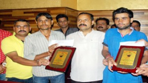 Balwant Singh Mankotia presenting ‘Panthers Bravery Award’ to Vikramjeet and Rakesh Sharma at Jammu on Saturday.  —Excelsior/Rakesh