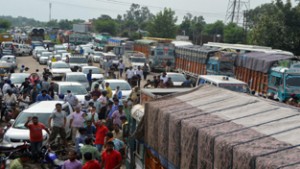 People protesting on Jammu-Pathankote NH at Barnoti on Wednesday. -Excelsior/Madan