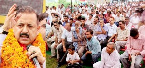 Union Minister, Dr Jitendra Singh addressing a meeting of border people near Zero Line in Hiranagar sector on Saturday. -Excelsior/Rakesh