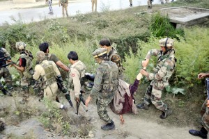Troops during gunbattle in Pulwama on Saturday. —Excelsior/Younis Khaliq