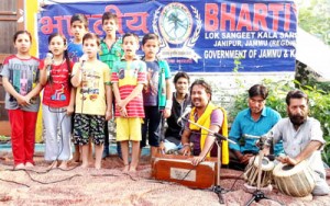 BLSKS artists presenting musical play “Beti Bachao-Beti Padao” at Durga Bhawan, Janipur in Jammu.