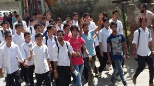 Students protesting against shortage of Lecturers at GDC Doda.
