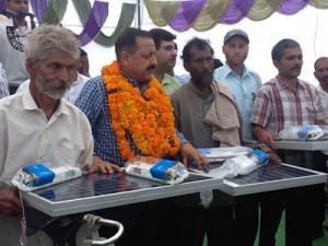 Union Minister and MP from Udhampur-Doda-Kathua Dr Jitendra Singh distributing solar lights among the flood affected people of Saddal-Panjar in district Udhampur on Saturday.