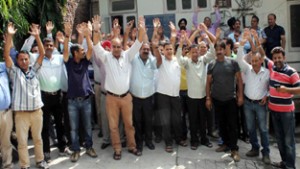 PDD employees staging protest demonstration outside Division-III office at Rehari on Wednesday.     —Excelsior/Rakesh 