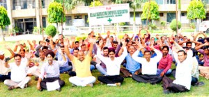 Casual workers of Agriculture Department protesting for their regularization.