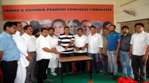 PHE workers’ delegation in a meeting with senior Congress leaders at PCC headquarters, Jammu on Monday.
