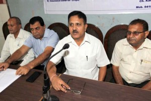Kamal Singh interacting with media persons at Jammu on Thursday. —Excelsior/Rakesh