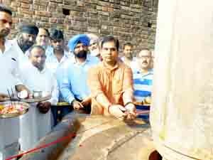 MLA R S Pura, Dr Gagan Bhagat, laying foundation stone of tube well at R S Pura.