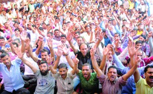 PHE workers staging protest demonstration outside Chief Engineer’s office on BC Road in Jammu on Thursday. Excelsior/ Rakesh