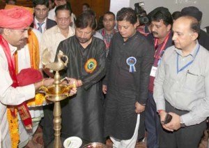 Minister for Health and Medical Education Choudhary Lal Singh inaugurating cancer conference at Jammu on Saturday. —Excelsior/Rakesh