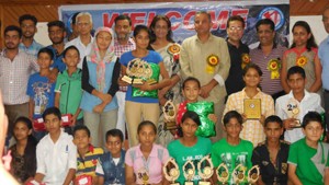 Winners of various prizes posing for a group photograph alongwith dignitories during 33rd Annual Prize Distribution Function of Tawi Trekkers in Jammu on Thursday.—Excelsior/Rakesh