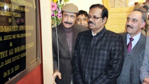 Chief Justice N Paul Vasanthakumar flanked by Law Minister Syed Basharat Bukhari inaugurating court building at Magam.