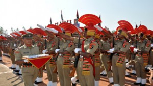 New recruits of the Border Security Force (BSF) take oath  during passing out parade in Humhama, on the outskirts of Srinagar, on Saturday.  —Excelsior/Amin War