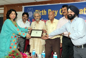 Noted artist TN Koul being felicitated at a function held at Jammu on Thursday. —Excelsior/Rakesh