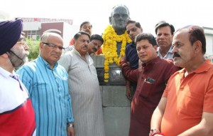 BJP leaders paying tributes to JP Narayan on his 113th Birth Anniversary at Jammu on Sunday.