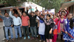 Temporary teachers raising slogans during protest at Jammu on Monday.  -Excelsior/Rakesh