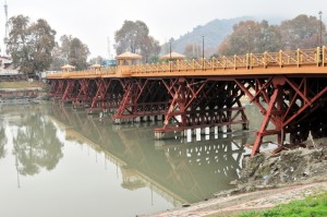 A view of  newly constructed  wooden Zero Bridge located in Srinagar on Sunday.  —Excelsior/Amin War