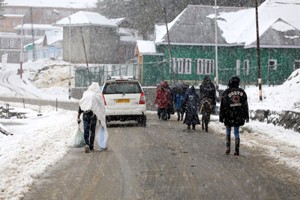 A view of fresh snowfall in Gulmarg on Wednesday. — Excelsior/Aabid Nabi