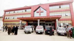 A view of Shri Maharaja Hari Singh (SMHS) hospital building in Srinagar on Sunday.—Excelsior/Amin War