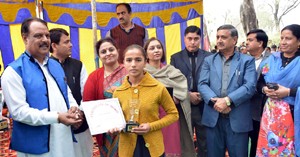 Minister of State for Education, Culture and Information, Priya Sethi felicitating a student for her excellence during Public  Grievance Redressal camp at Akhnoor.