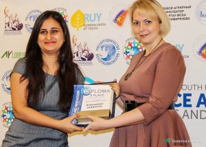 Dr Shivakshi Jasrotia receiving award at BRICS-EAEU meet at Moscow in Russia.