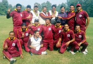 Jubilant JU Employees Team posing for agroup photograph after clinching over Mumbai University on Monday. 