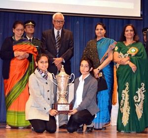 Governor N N Vohra, First Lady Usha Vohra and MoS Education Priya Sethi posing with winners of 6th Annual Inter-State Declamation Contest.