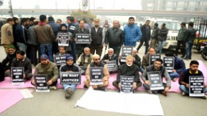 Hari Singh High Street traders protesting in Srinagar on Wednesday.  -Excelsior/ Amin War