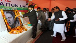 PCC president & others paying tributes to former PM, Indira Gandhi on her birth anniversary in Jammu on Thursday. —Excelsior/Rakesh