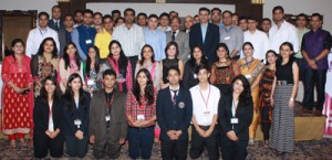 MIET Alumni posing for group photograph.
