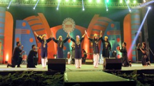 J&K artists performing during Noida Shilpotsav.