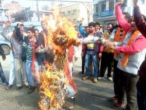 Activists of Shiv Sena (Bala Ji Sahib Thackeray) burning effigy of NC leader, Farooq Abdullah at Jammu.
