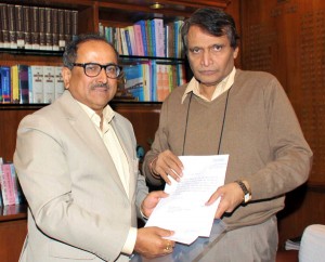 Deputy Chief Minister Dr Nirmal Singh meeting Union Minister for Railways, Suresh Prabhu in New Delhi on Thursday.(UNI)