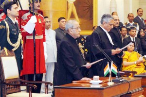 President Pranab Mukherjee administering the oath of office of Chief Justice of India to Justice T S Thakur at a swearing in ceremony at Rashtrapati Bhavan in New Delhi on Thursday. (UNI)